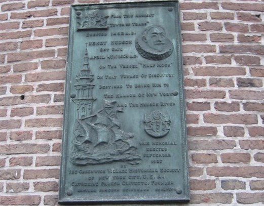 Plaquette op de Schreierstoren herinnert aan Hudson
